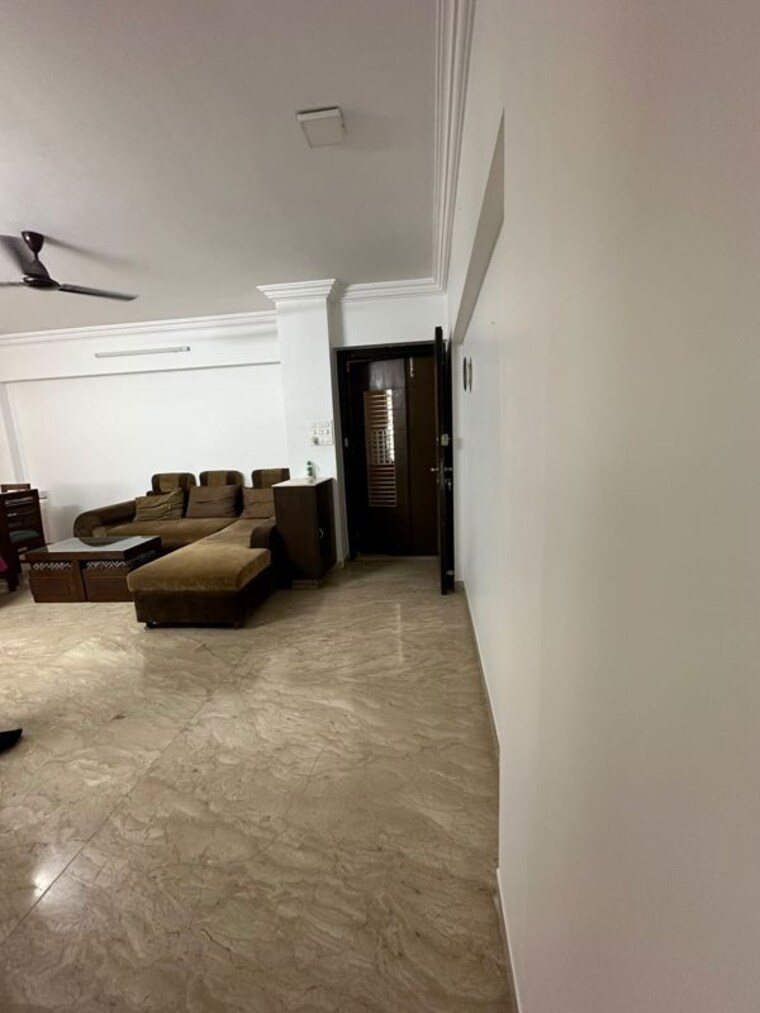  Parking, vijay-golden-peak 3 Bedroom 1200 Sq.Ft. Apartment In Khar West Mumbai 10590663