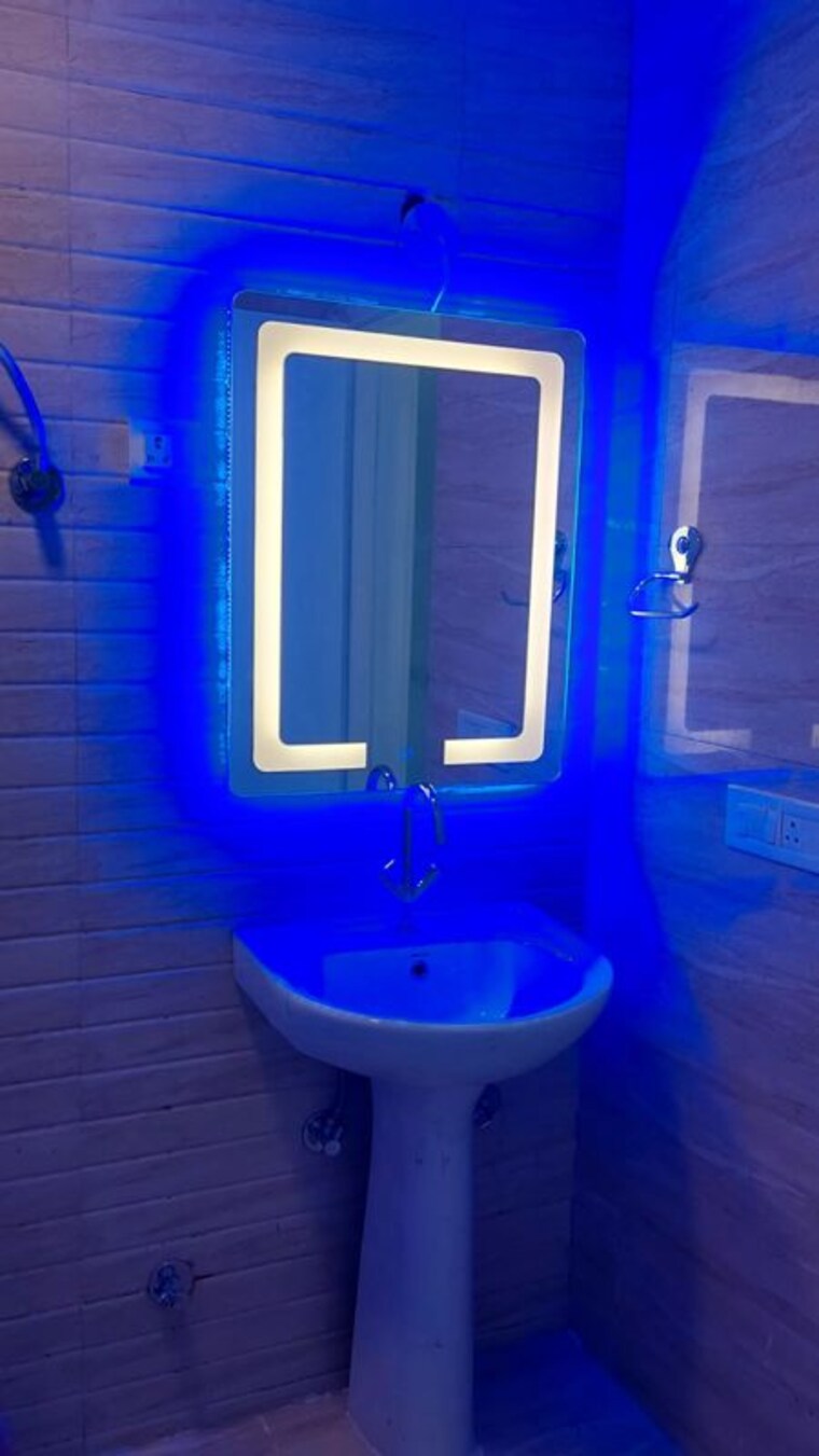 Bathroom, ajnara-grand-heritage 3 Bedroom 1400 Sq.Ft. Apartment In Sector 74 Noida 10590668
