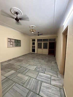 Room in 3 BHK Builder Floor at Kalkaji – for Rent