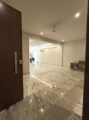 Room in 3 BHK Builder Floor at Panchsheel Enclave – for Rent