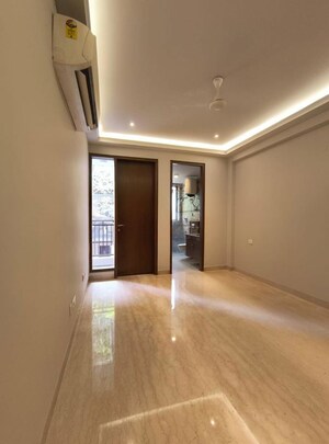 Room in 3 BHK Builder Floor at Panchsheel Enclave – for Rent