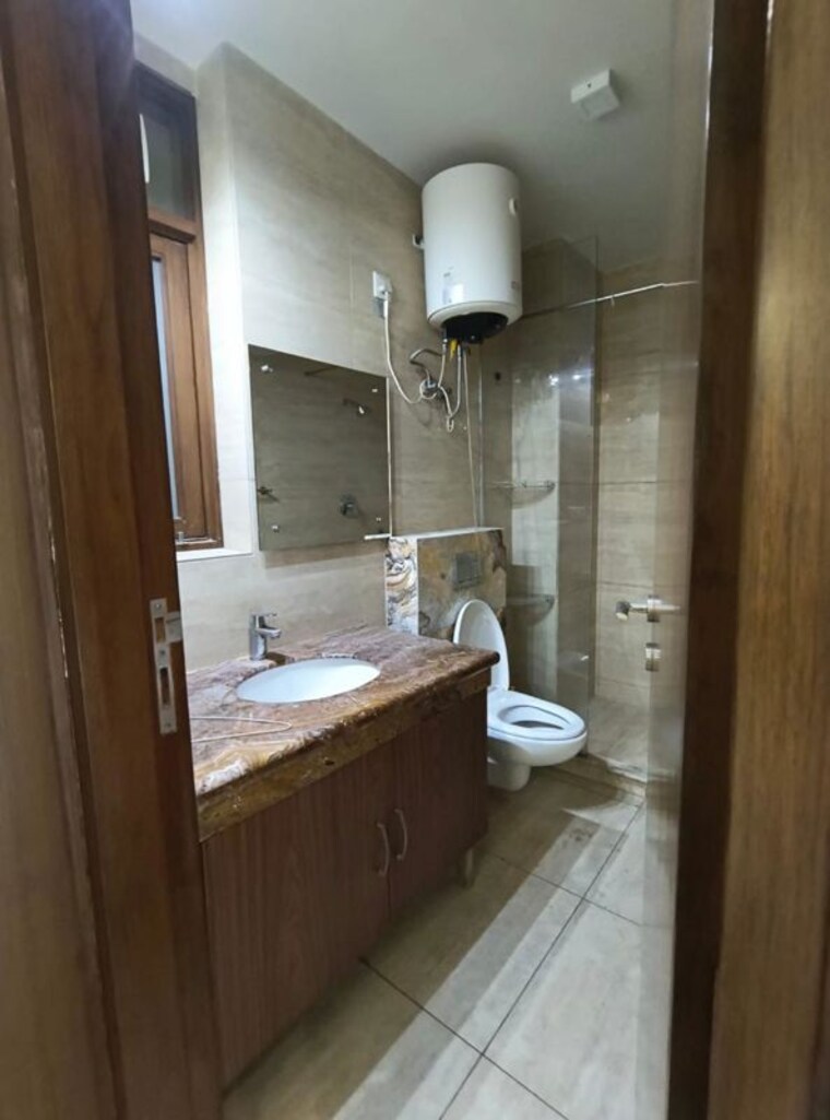 Bathroom, panchsheel enclave 3 Bedroom 2500 Sq.Ft. Builder Floor In Panchsheel Enclave Delhi 10590679