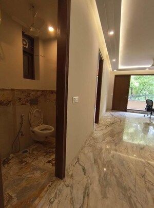 Room in 3 BHK Builder Floor at Panchsheel Enclave – for Rent