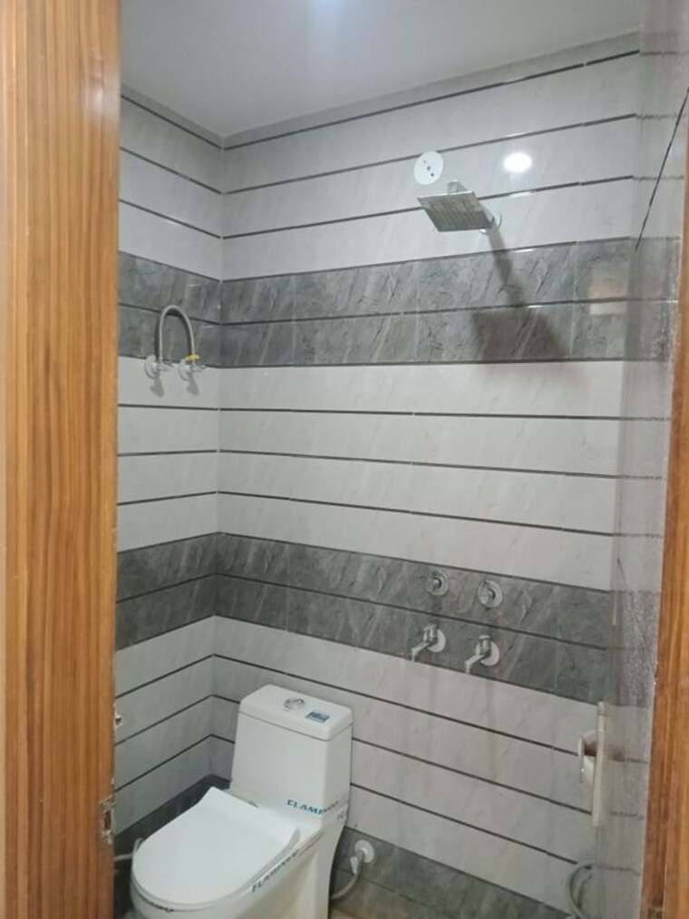 Bathroom, dwarka mor 2 Bedroom 495 Sq.Ft. Builder Floor In Dwarka Mor Delhi 10590693