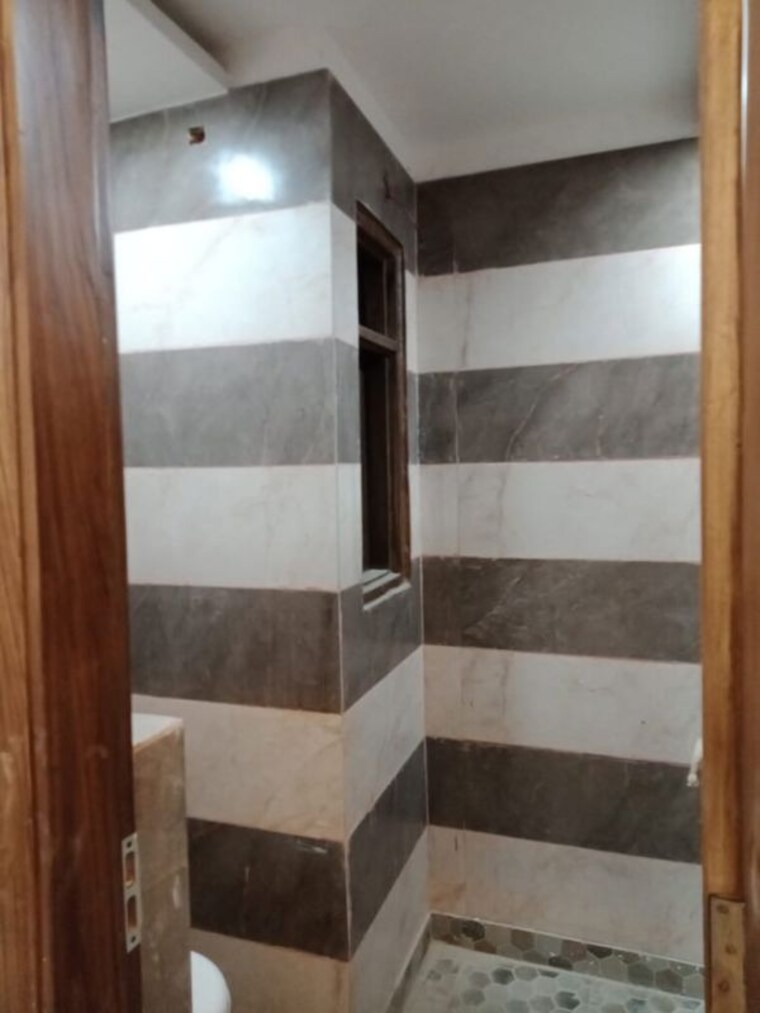 Bathroom, dwarka mor 2 Bedroom 495 Sq.Ft. Builder Floor In Dwarka Mor Delhi 10590693