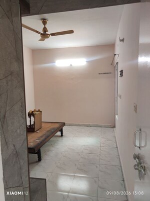 Room in 2 BHK Apartment at Gomti Enclave Devamau, Devamau – for Rent