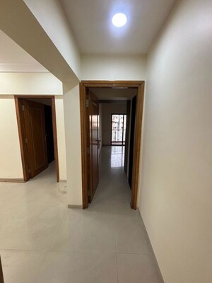 Room in 3 BHK Apartment at Sanjeev Enclave, Andheri West – for Rent