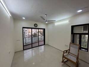 Room in 3 BHK Apartment at Sanjeev Enclave, Andheri West – for Rent