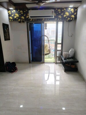 Living Room in 1.5 BHK Apartment at Lodha Casa Royale, Balkum Pada – for Sale