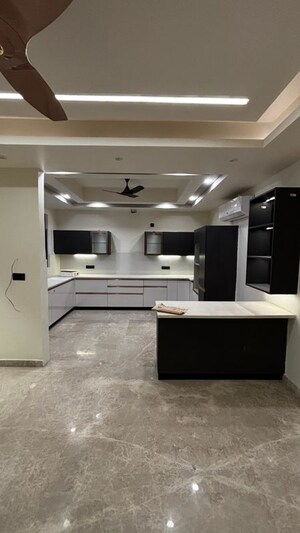 Kitchen in 4 BHK Builder Floor at Dlf Phase ii – for Rent