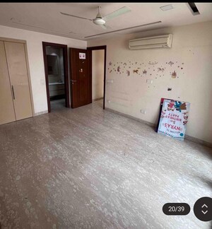 Room in 4 BHK Builder Floor at Panchsheel Park – for Rent