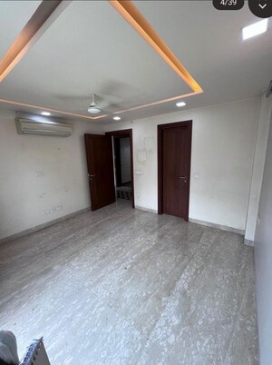 Room in 4 BHK Builder Floor at Panchsheel Park – for Rent
