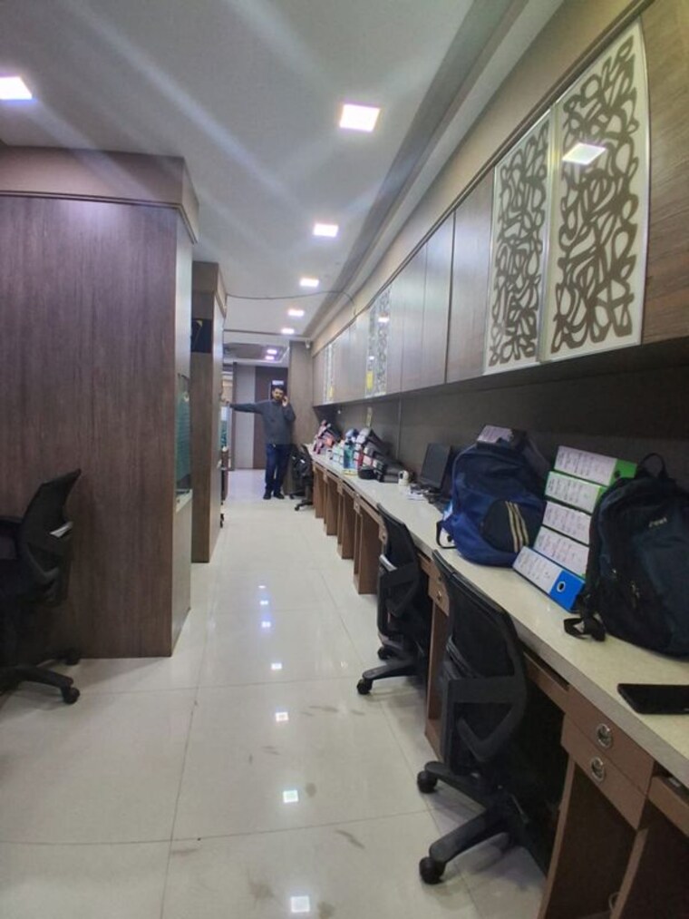  Parking, maruti-business-park Commercial Office Space 1200 Sq.Ft. In Andheri West Mumbai 10590893