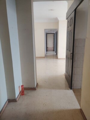 Room in 2 BHK Apartment at Unitech Fresco, Sector 50 – for Rent