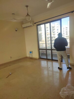 Room in 2 BHK Apartment at Unitech Fresco, Sector 50 – for Rent
