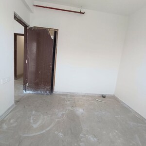 Room in 2 BHK Apartment at Omkar Signet, Malad East – for Rent