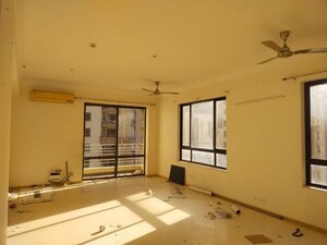 Room in 3 BHK Apartment at Unitech Fresco, Sector 50 – for Rent