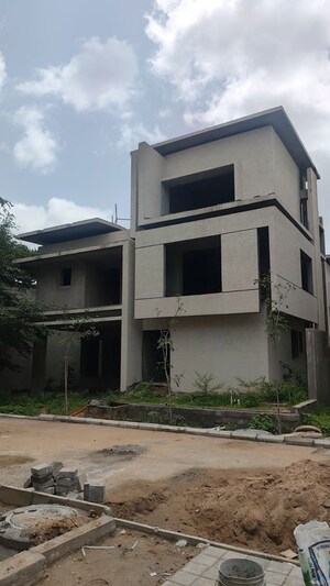 4 BHK Villa For Sale in Narsingi