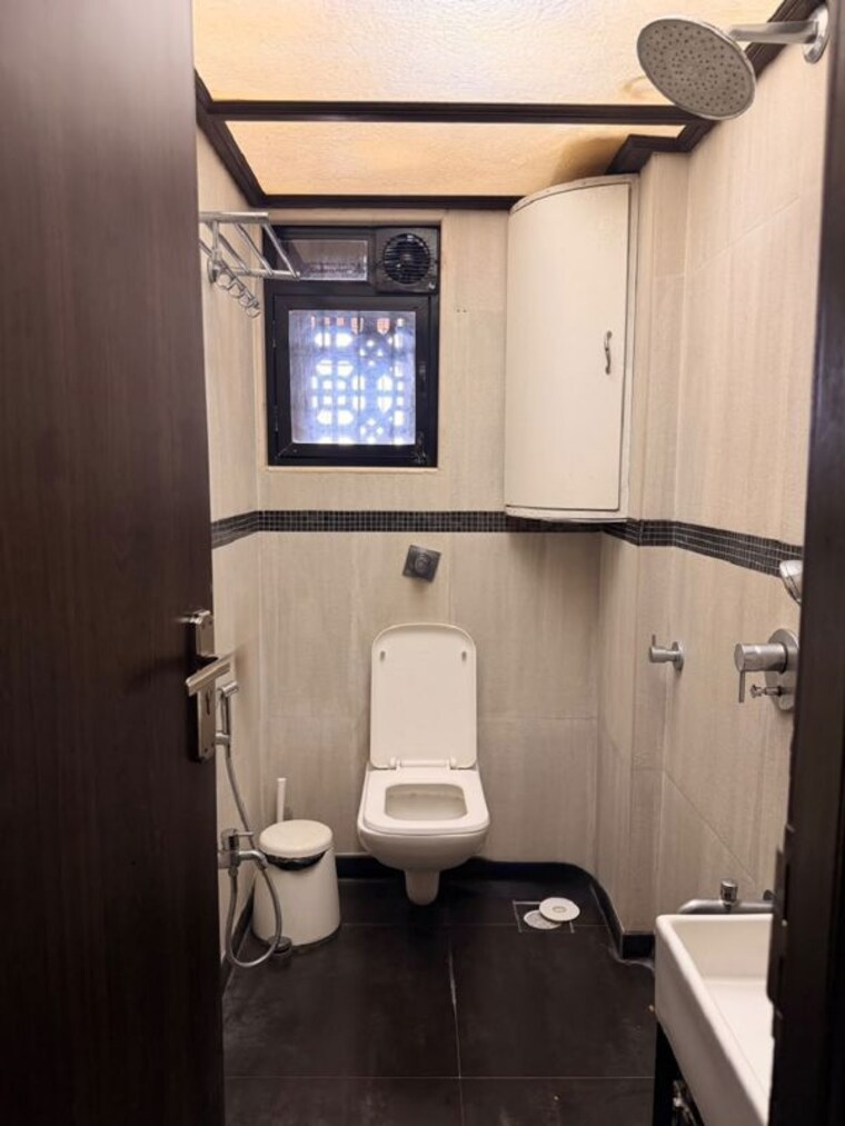 Bathroom, bandra west 2 Bedroom 700 Sq.Ft. Apartment In Bandra West Mumbai 10590931