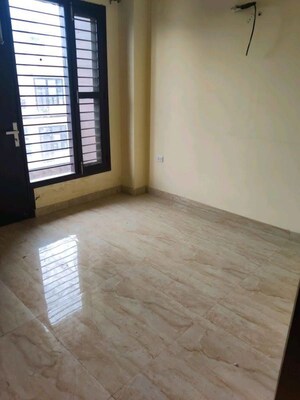 Room in 2 BHK Builder Floor at Sector 46 – for Rent