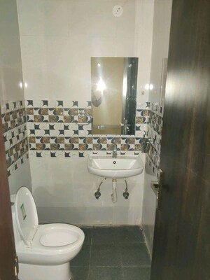 Bathroom in 2 BHK Builder Floor at Sector 46 – for Rent