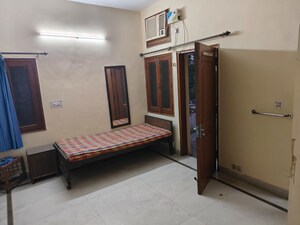 Room in 3 BHK Builder Floor at Alaknanda – for Rent