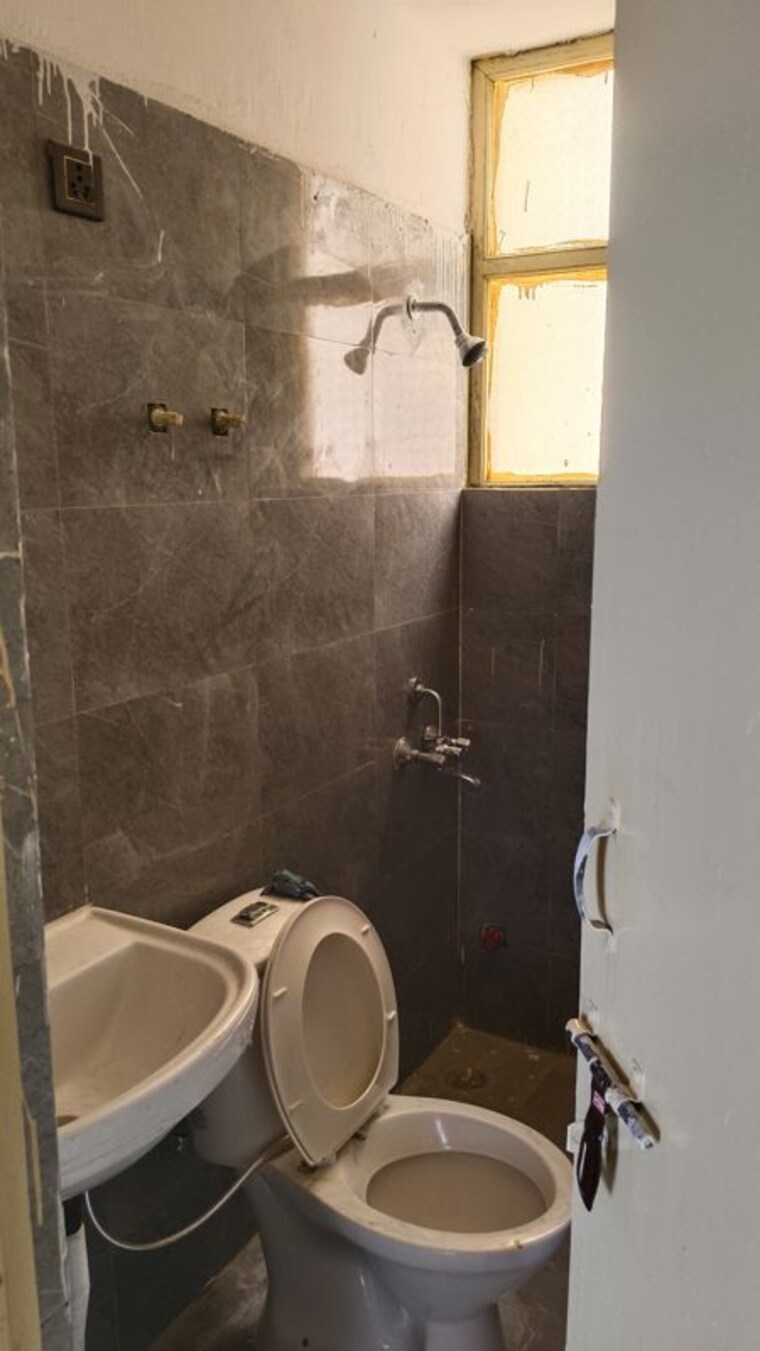 Bathroom, amolik-heights 2 Bedroom 523 Sq.Ft. Apartment In Sector 88 Faridabad 10590941
