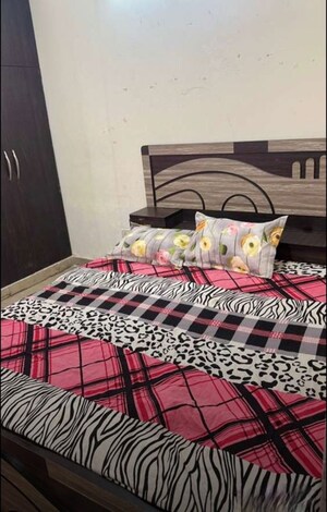 Bedroom in 3 BHK Apartment at Nishatganj Talkatora – for Rent