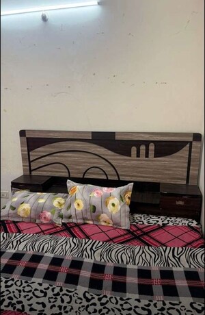 Bedroom in 3 BHK Apartment at Nishatganj Talkatora – for Rent