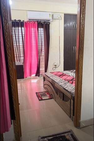 Bedroom in 3 BHK Apartment at Nishatganj Talkatora – for Rent