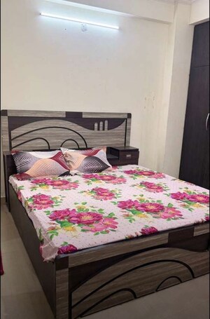 Bedroom in 3 BHK Apartment at Nishatganj Talkatora – for Rent