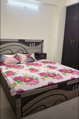 Bedroom in 3 BHK Apartment at Nishatganj Talkatora – for Rent