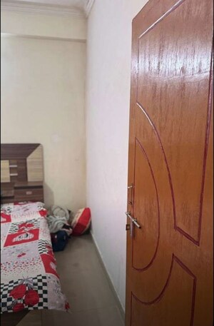 Furnished Amenities in 3 BHK Apartment at Nishatganj Talkatora – for Rent