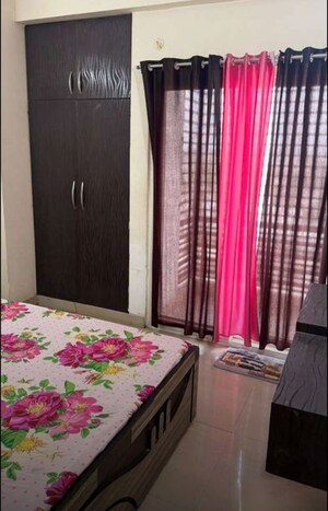 Bedroom in 3 BHK Apartment at Nishatganj Talkatora – for Rent