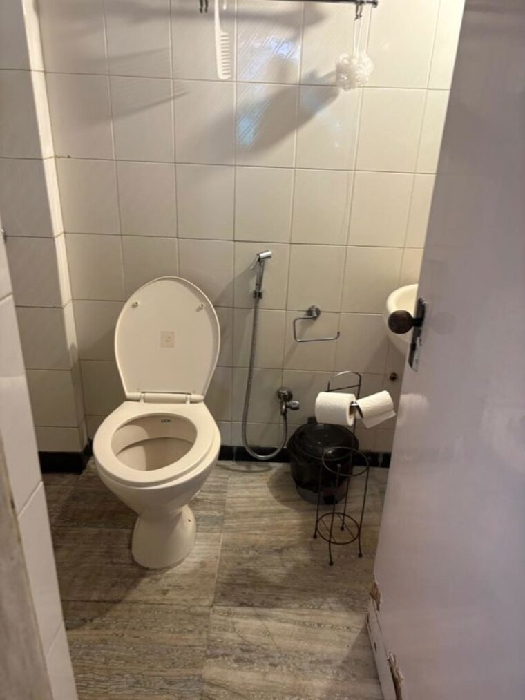 Bathroom, dlh-orchid 2.5 Bedroom 710 Sq.Ft. Apartment In Andheri West Mumbai 10590946