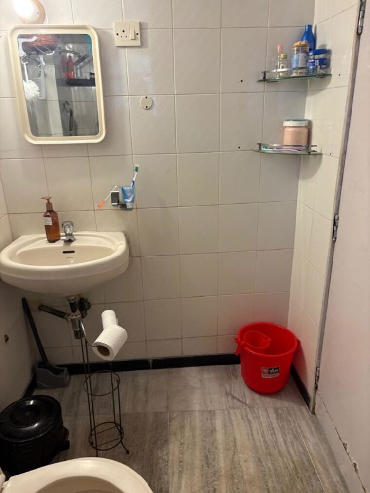 Bathroom, dlh-orchid 2.5 Bedroom 710 Sq.Ft. Apartment In Andheri West Mumbai 10590946