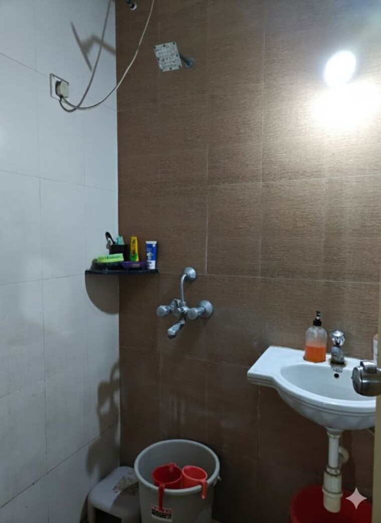 Bathroom, shyam-saran-society 1 Bedroom 650 Sq.Ft. Apartment In Koregaon Park Pune 10590986