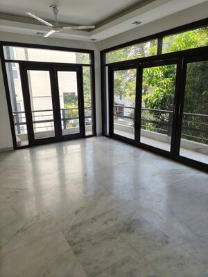 Room in 3 BHK Builder Floor at Defence Colony – for Rent