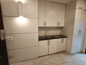 Room in 3 BHK Builder Floor at Defence Colony – for Rent