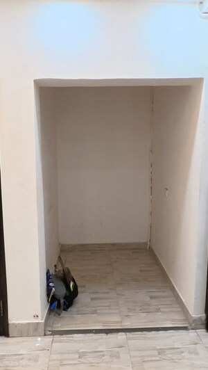 Room in 2 BHK Builder Floor at Sector 43 – for Rent