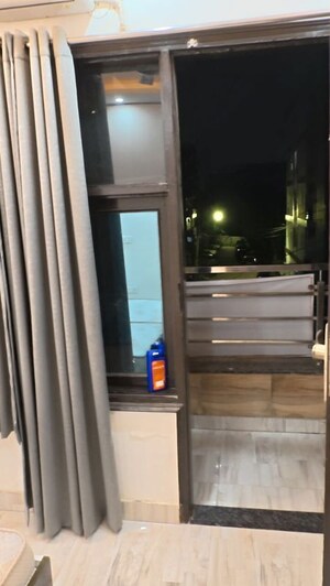 Balcony in 2 BHK Builder Floor at Sector 43 – for Rent