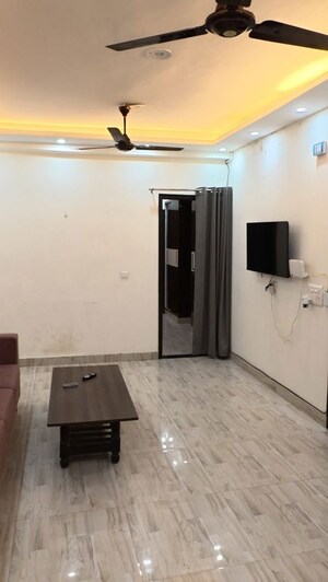 Room in 2 BHK Builder Floor at Sector 43 – for Rent