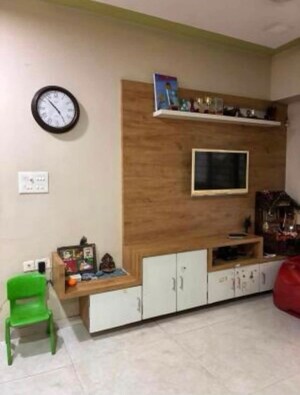 Room in 1 BHK Apartment at Lodha Amara, Kolshet Road – for Sale