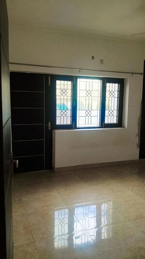Room in  Office Space at Shimla Bypass Road – for Rent