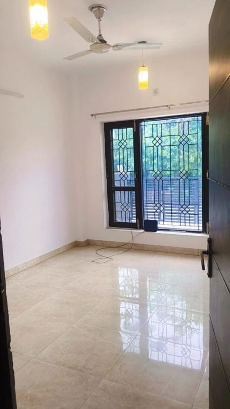 Room, shimla bypass road Commercial Office Space 3500 Sq.Ft. In Shimla Bypass Road Dehradun 10591061