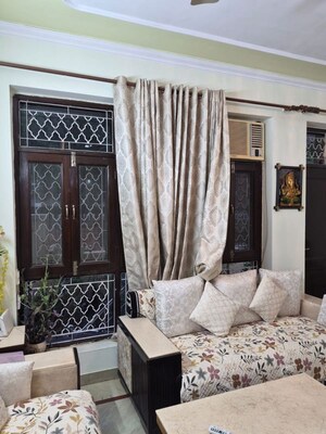 Living Room in 2 BHK Builder Floor at Sector 43 – for Rent