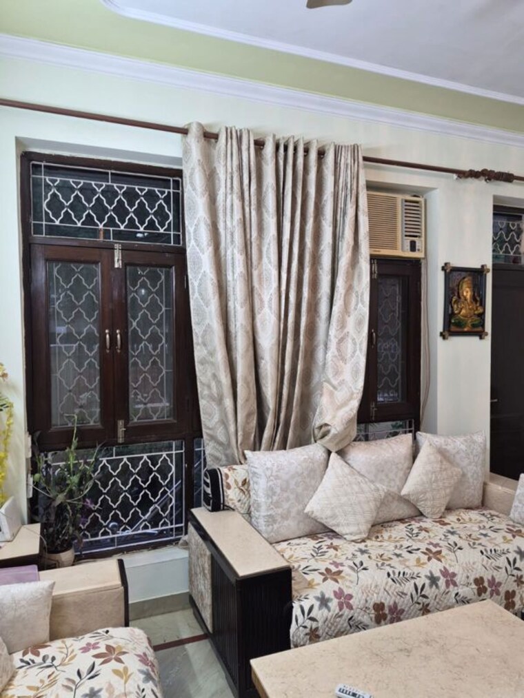 Living Room, sector 43 2 Bedroom 200 Sq.Yd. Builder Floor In Sector 43 Gurgaon 10591059