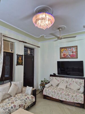 Bedroom in 2 BHK Builder Floor at Sector 43 – for Rent