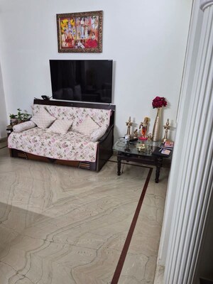 Bedroom in 2 BHK Builder Floor at Sector 43 – for Rent