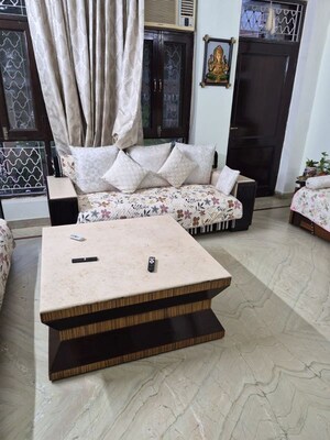 Bedroom in 2 BHK Builder Floor at Sector 43 – for Rent